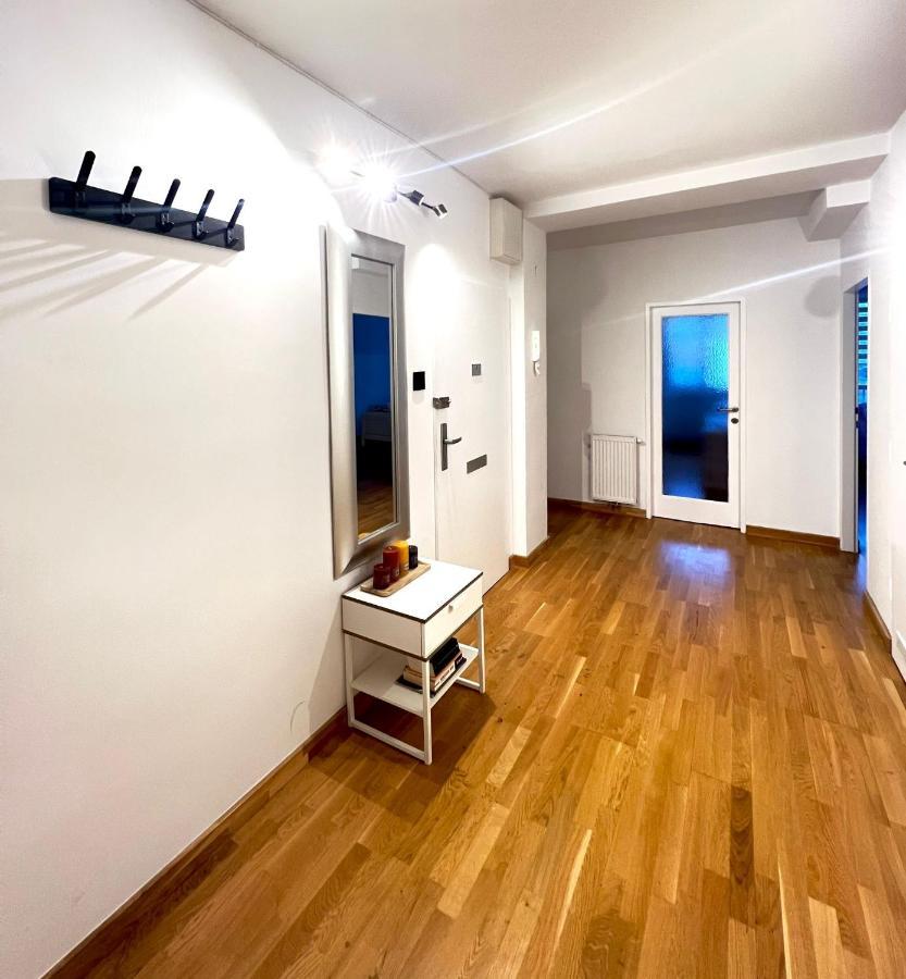 Spacious Apartment With Terrace Bécs Kültér fotó