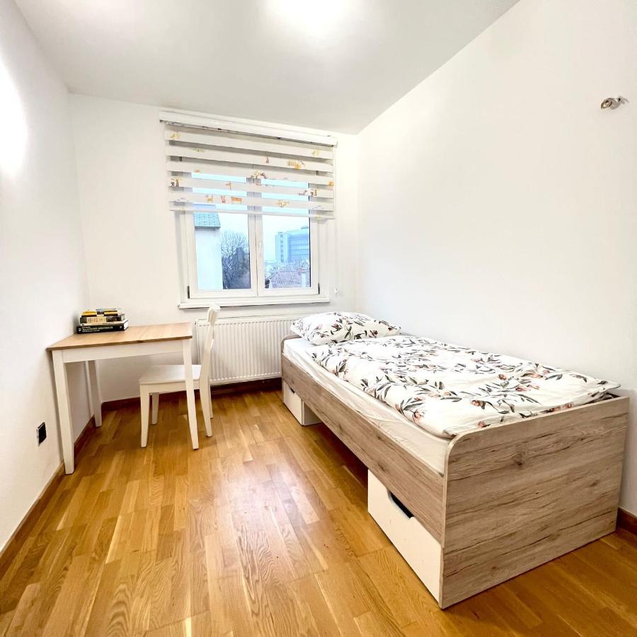 Spacious Apartment With Terrace Bécs Kültér fotó